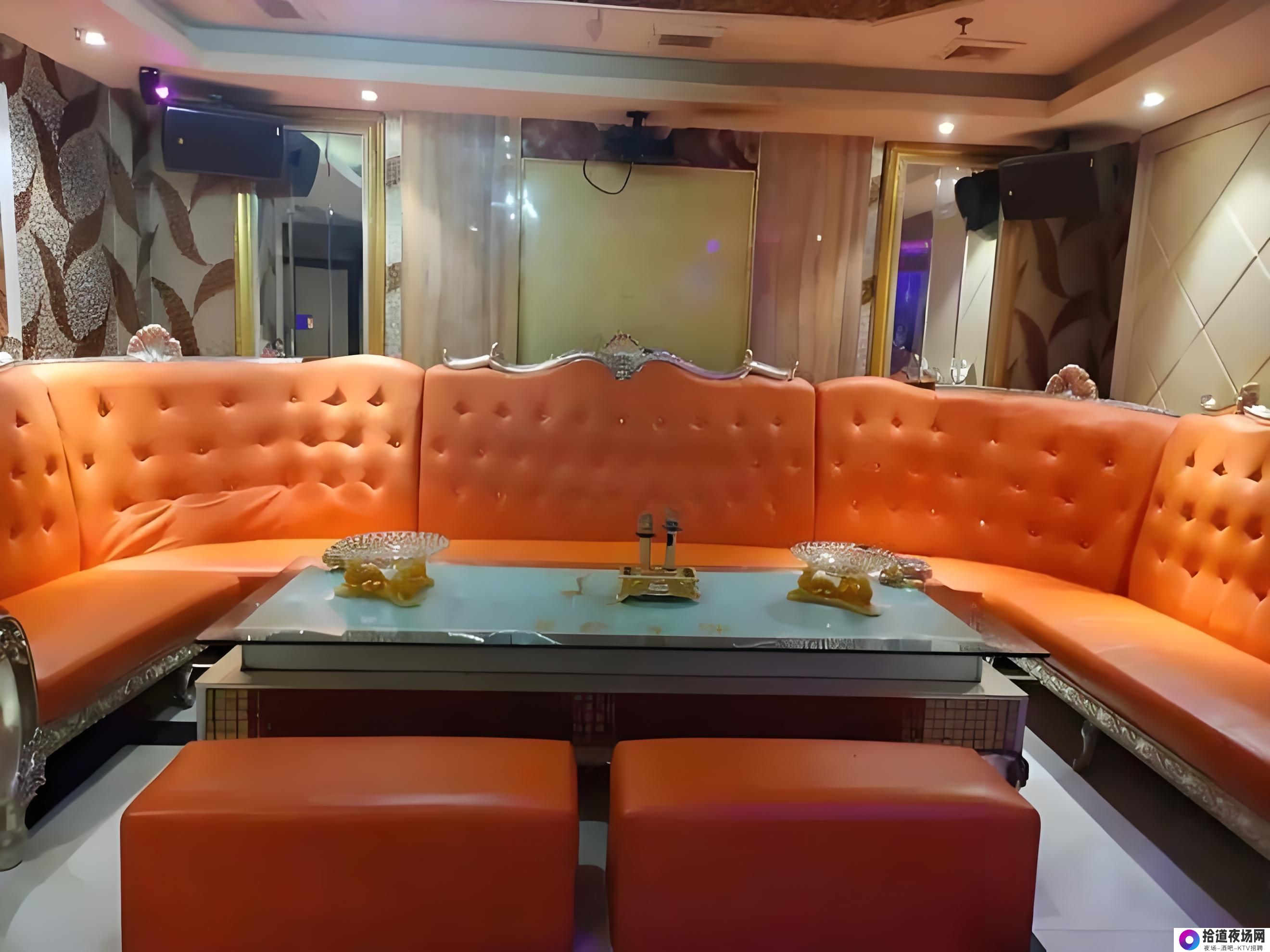 揭秘夜场工作：灯火阑珊处的另一种生活